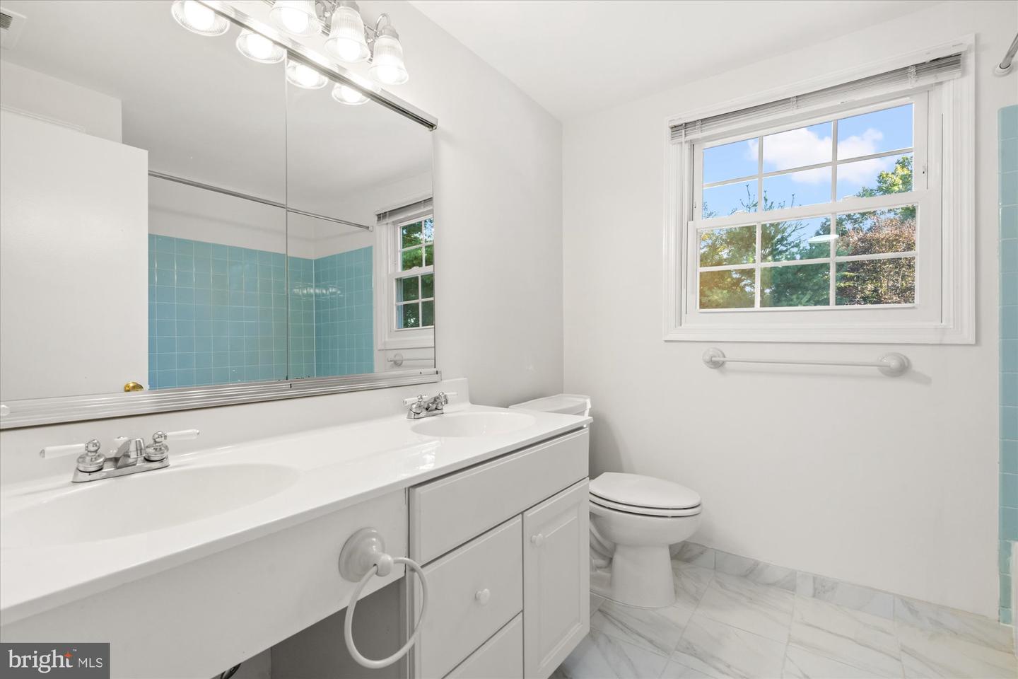 13821 Bethpage Ln Property Photo 23