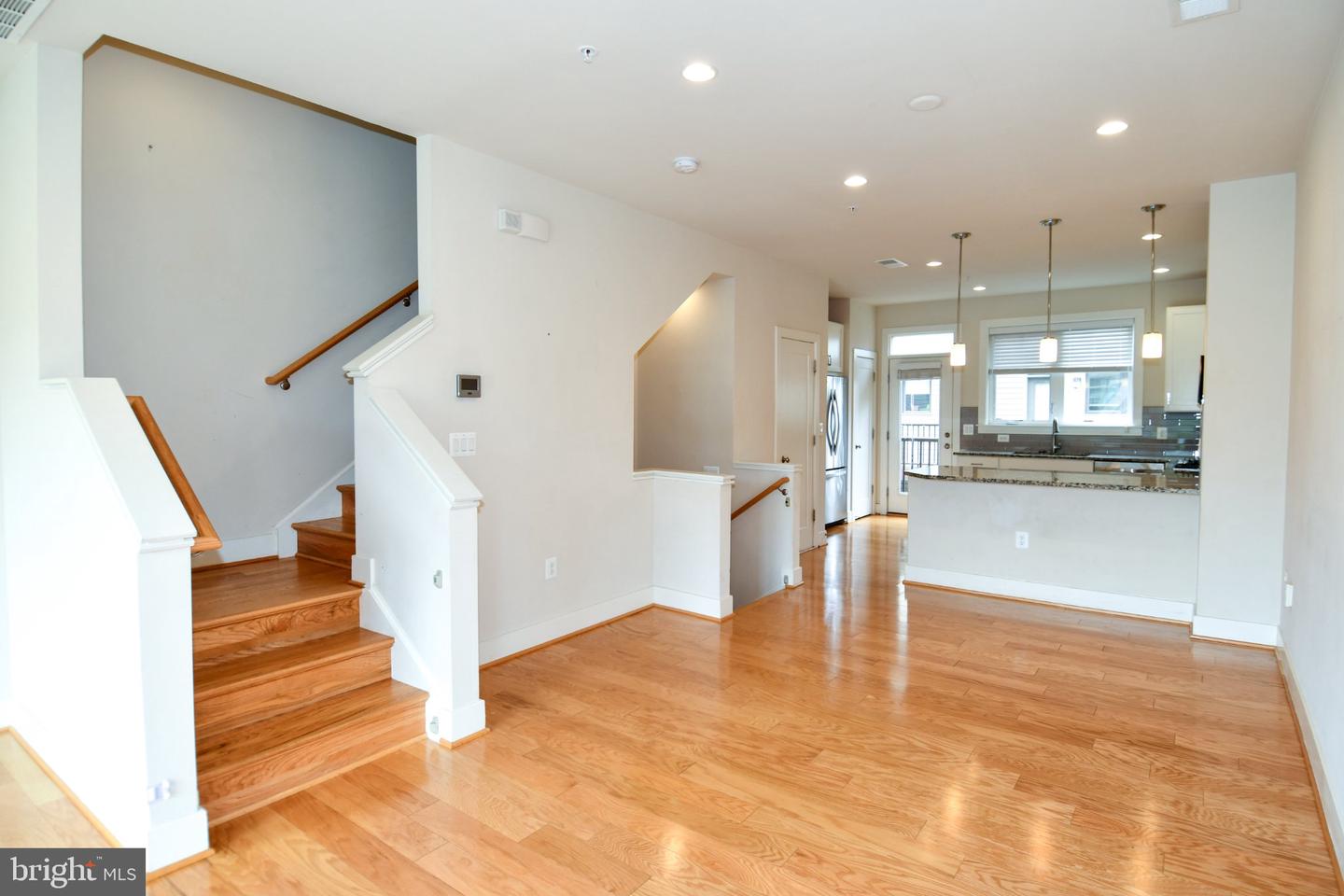 16301 Columbus Ave Property Photo 10