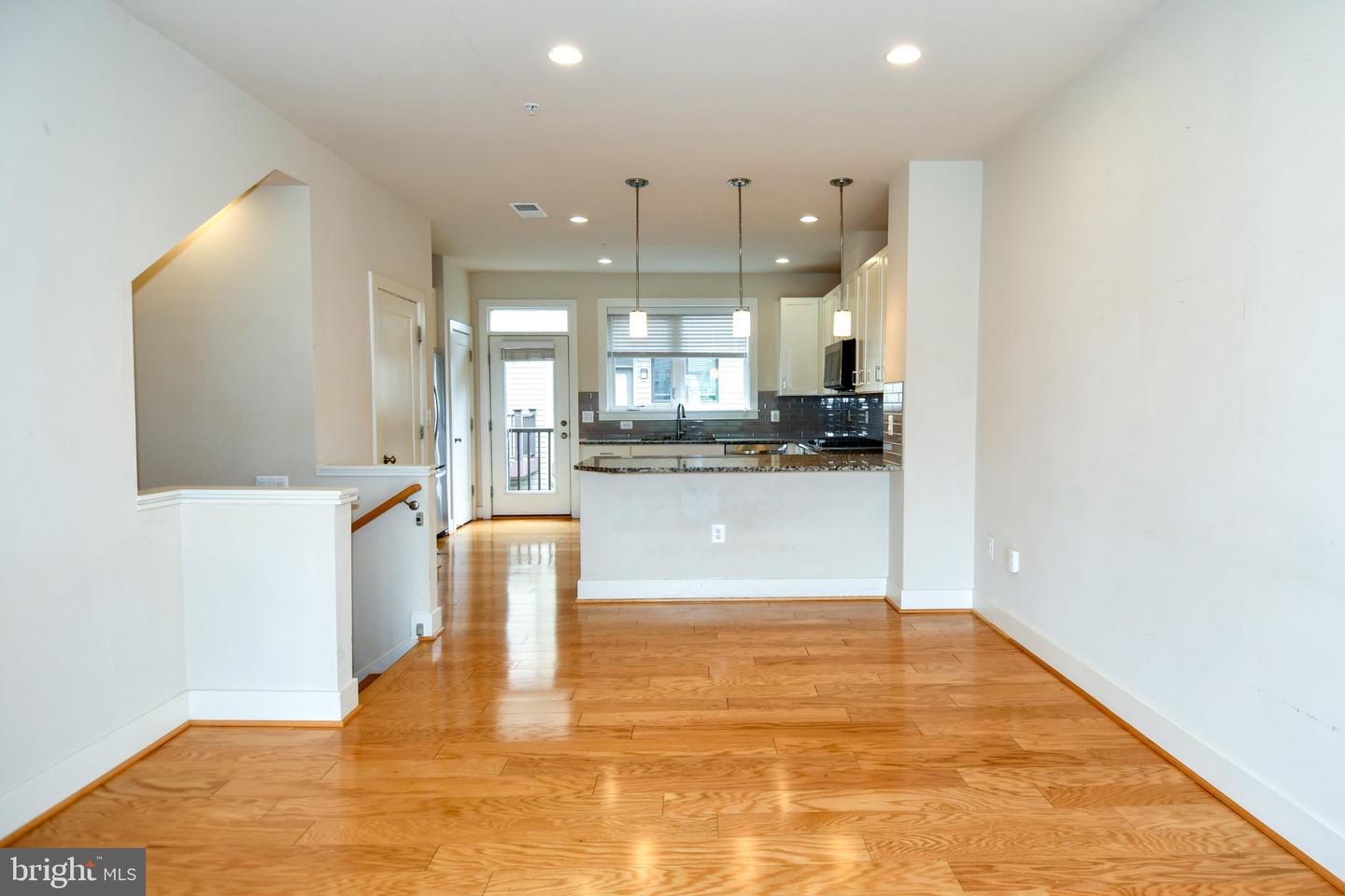 16301 Columbus Ave Property Photo 11