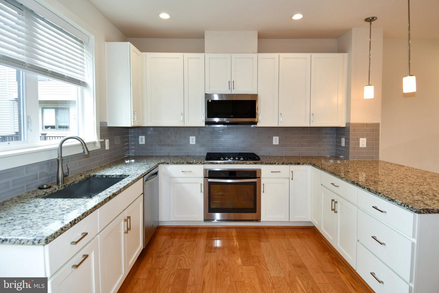 16301 Columbus Ave Property Photo 13