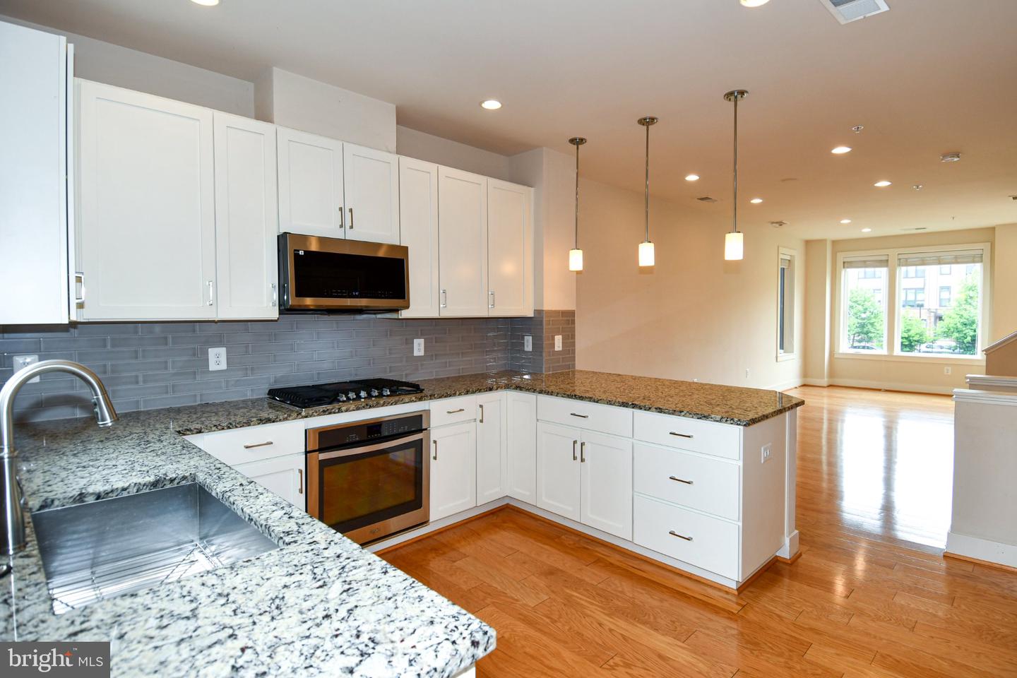 16301 Columbus Ave Property Photo 14