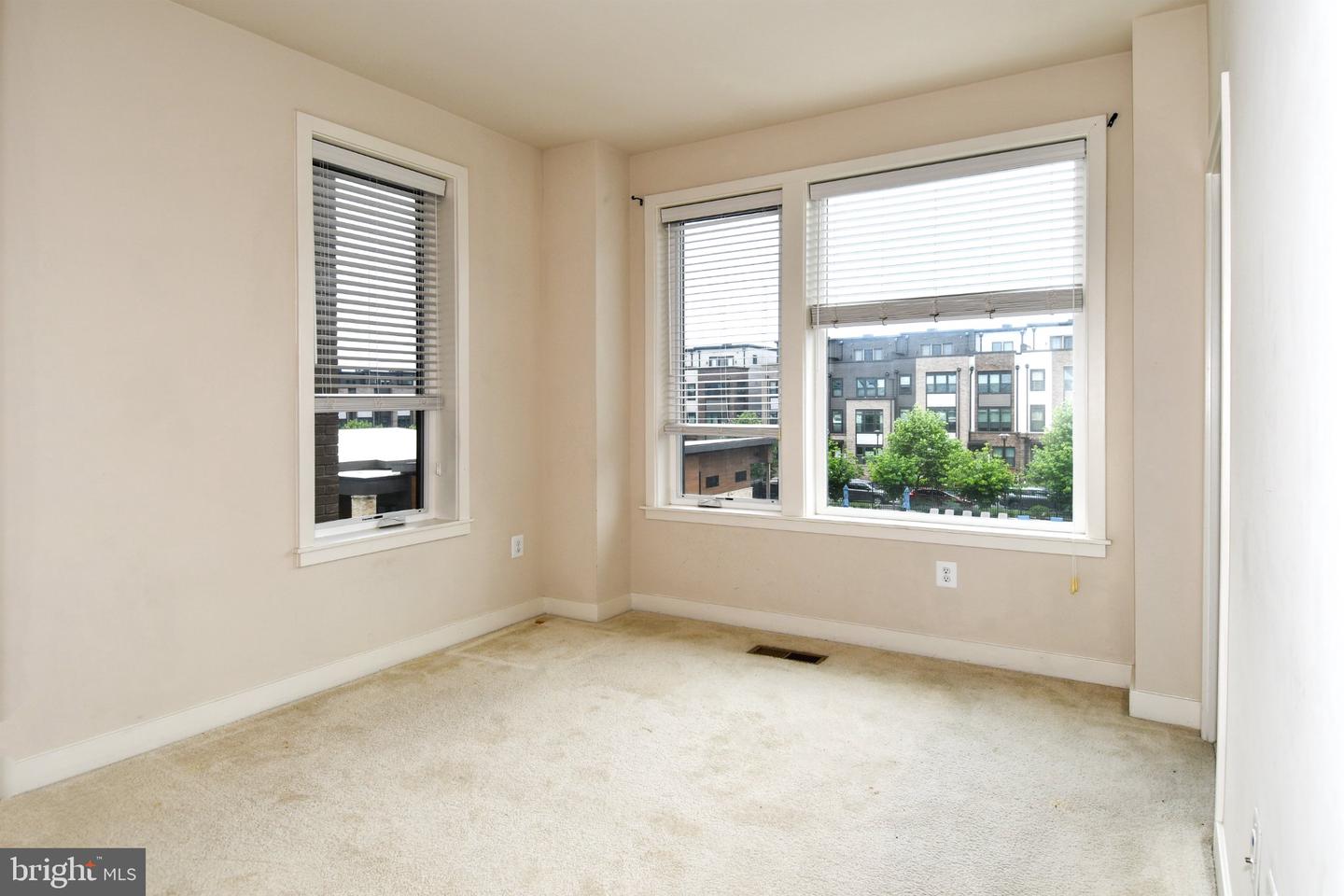 16301 Columbus Ave Property Photo 26