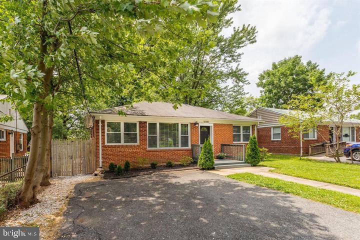2308 Linden Ln Property Photo 2