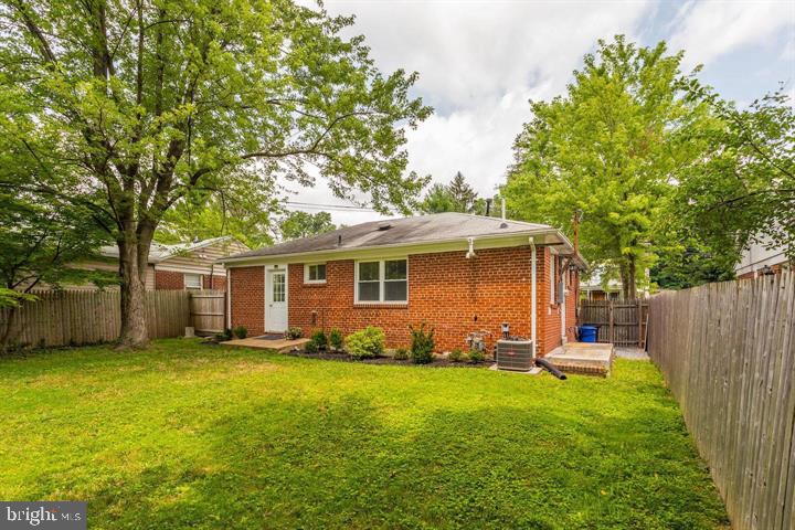 2308 Linden Ln Property Photo 5