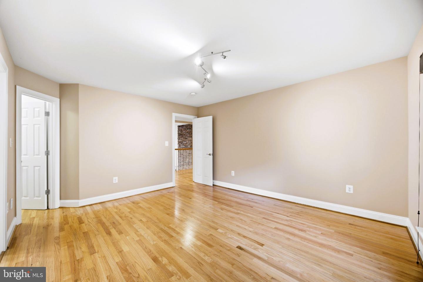 5818 Bradley Blvd Property Photo 39