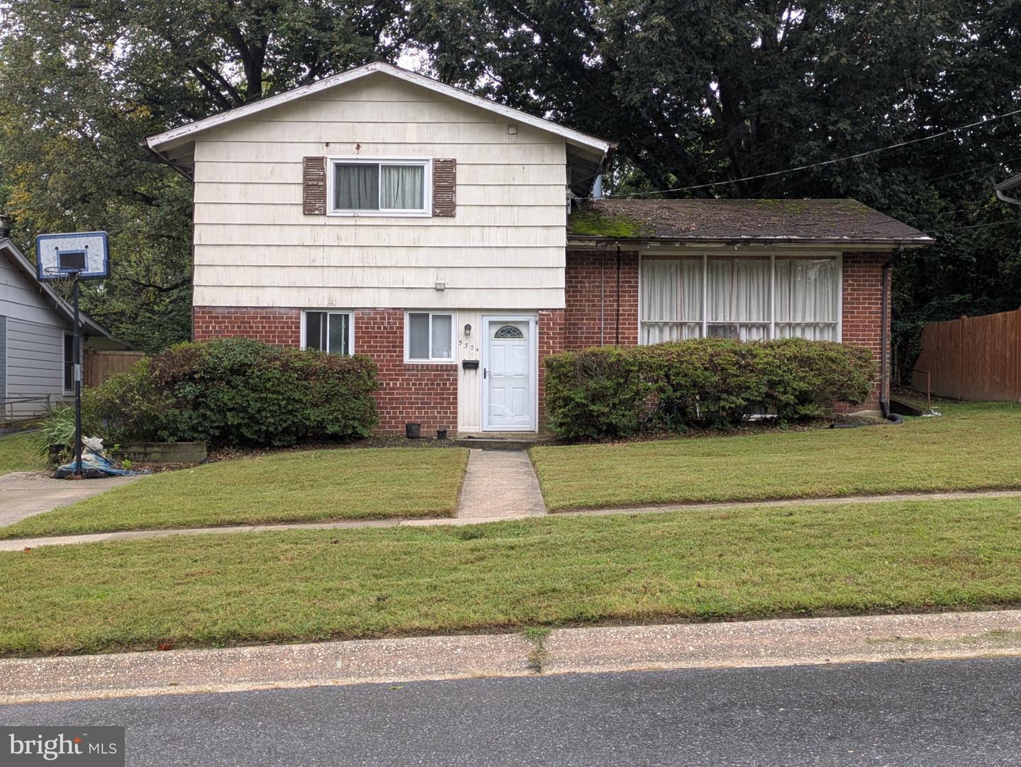 5304 BANGOR DR Property Photo 1