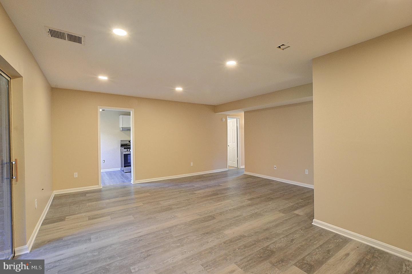 MDMC2258132 Property Photo 2