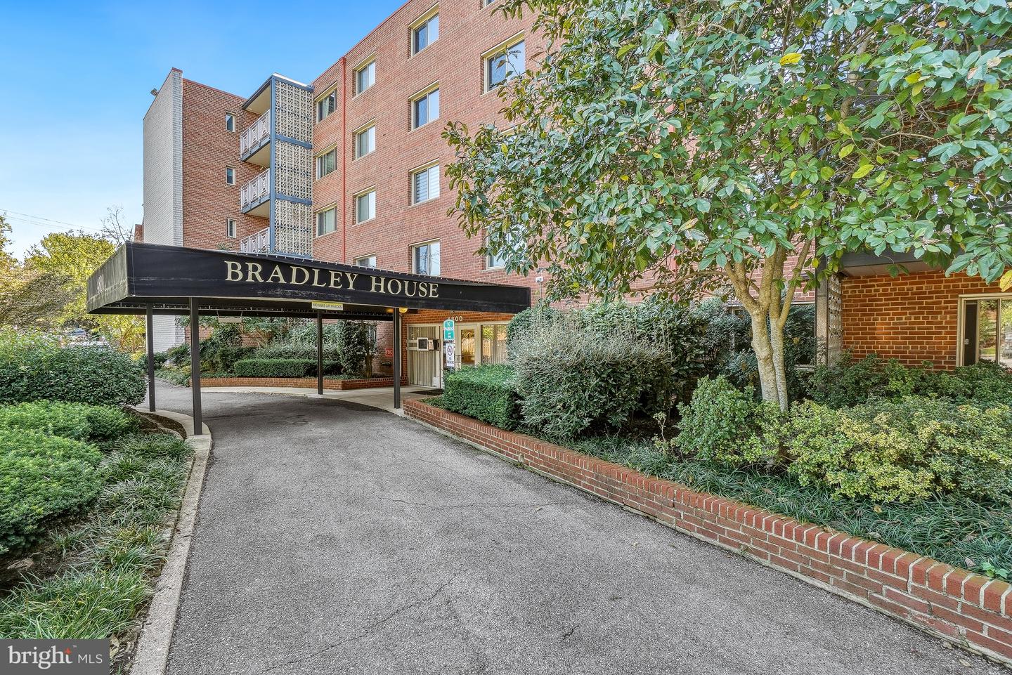 4800 Chevy Chase Dr #102 Property Photo 3