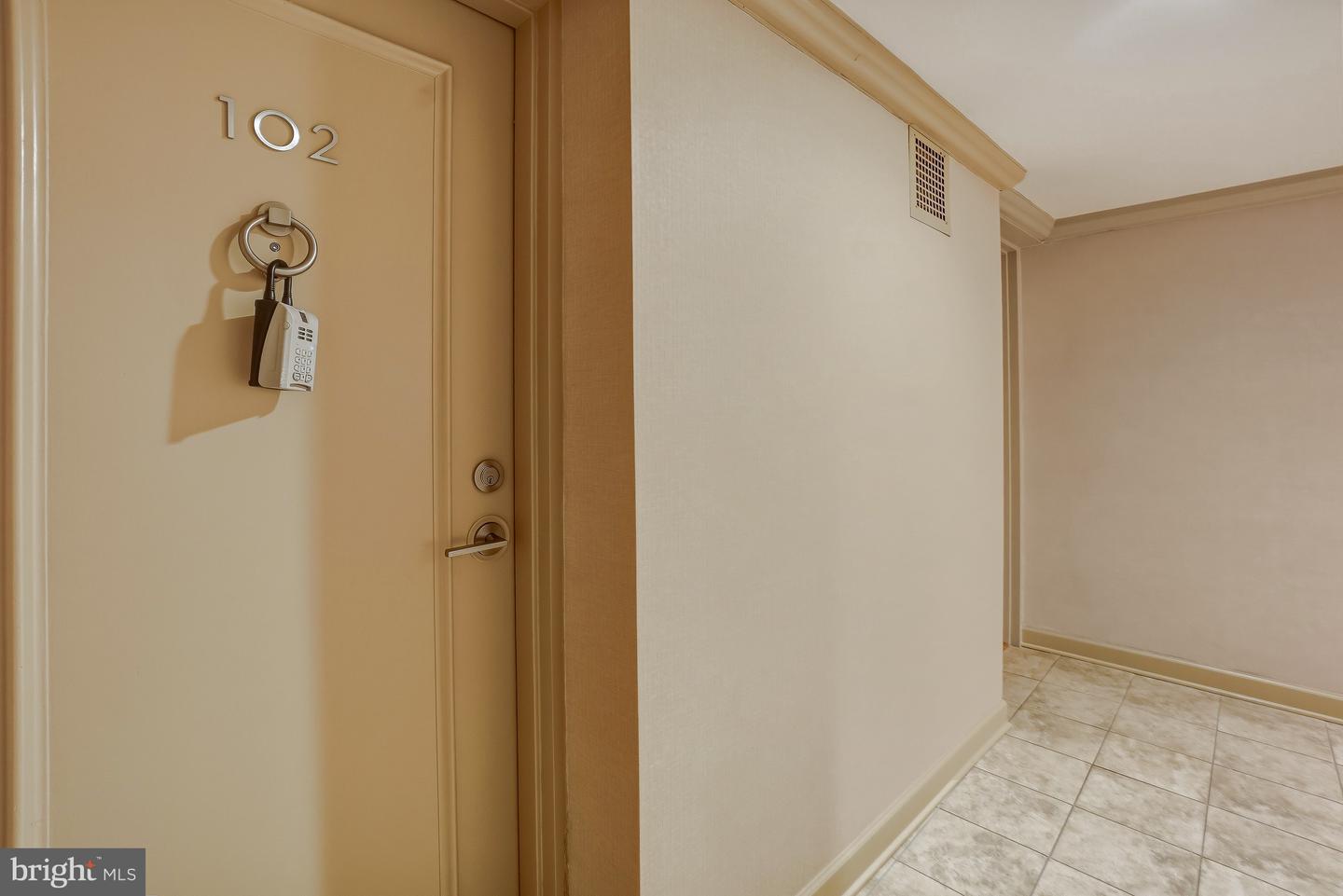 4800 Chevy Chase Dr #102 Property Photo 5