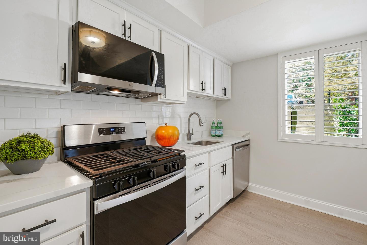 4800 Chevy Chase Dr #102 Property Photo 16