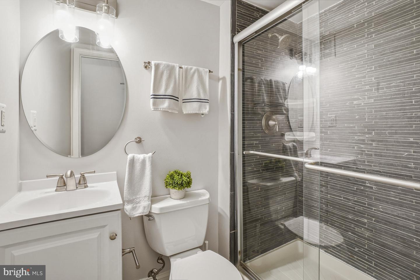 4800 Chevy Chase Dr #102 Property Photo 28