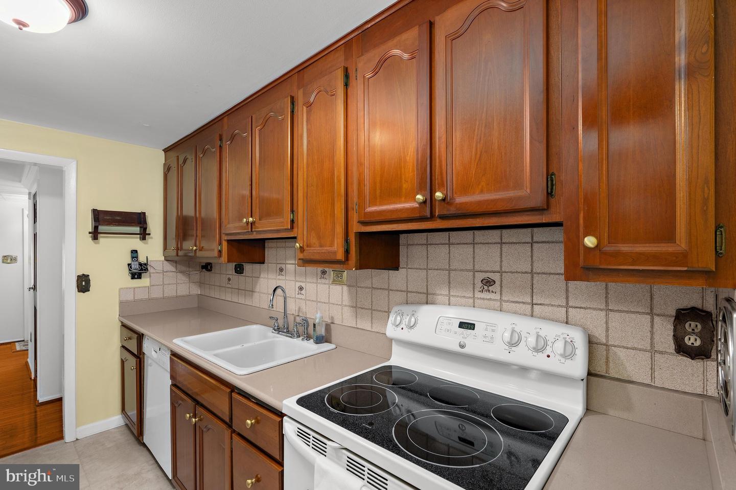 15316 Valencia St Property Photo 17