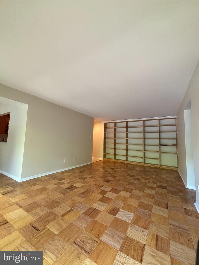 11301 Commonwealth Dr #104 Property Photo 10