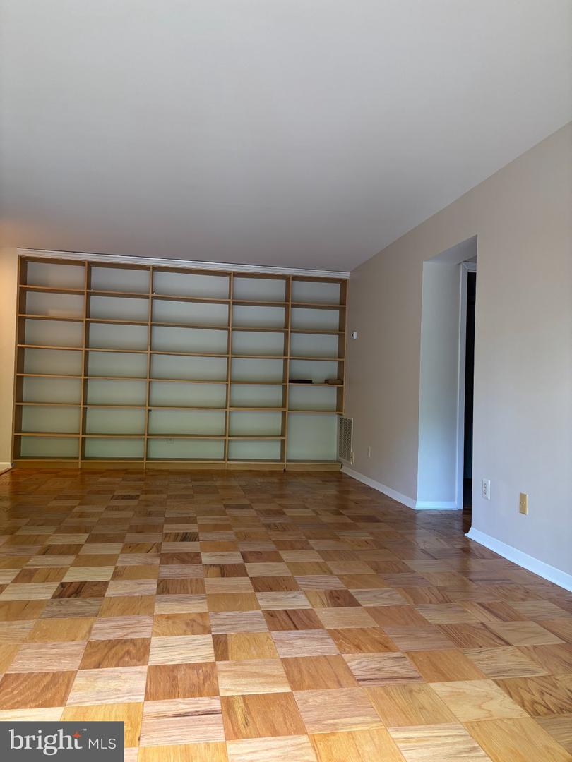 11301 Commonwealth Dr #104 Property Photo 11