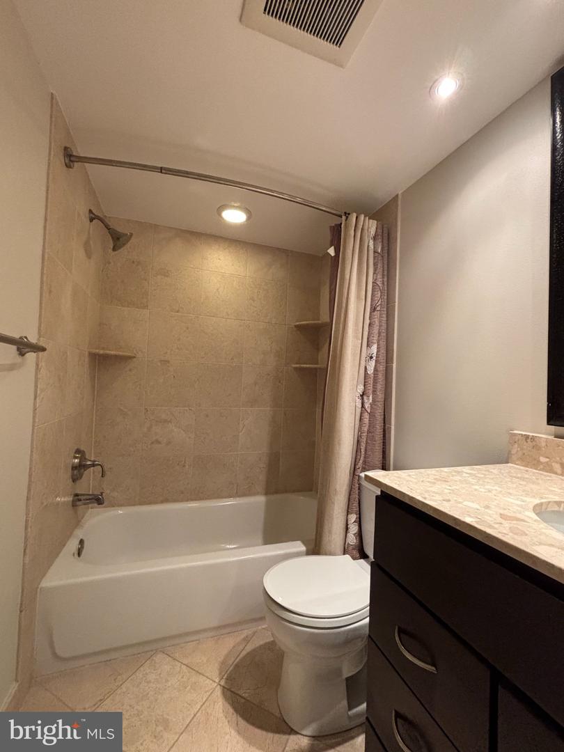 11301 Commonwealth Dr #104 Property Photo 15