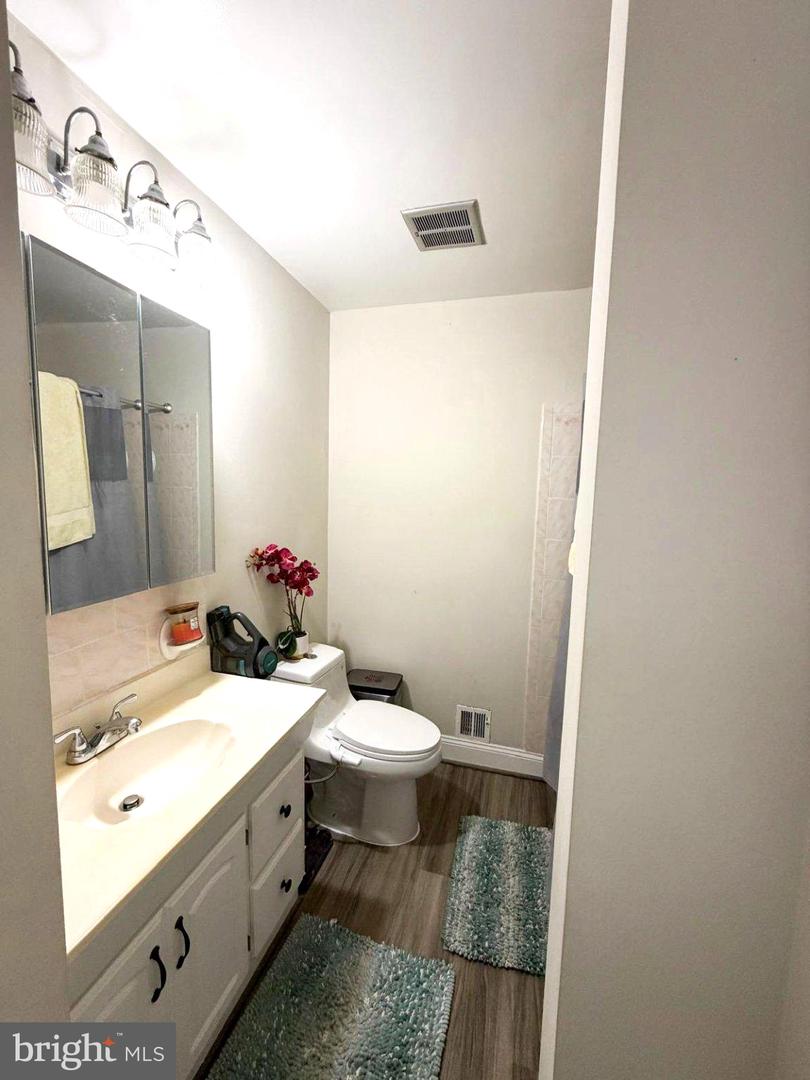17721 Topfield Dr #5-a Property Photo 15