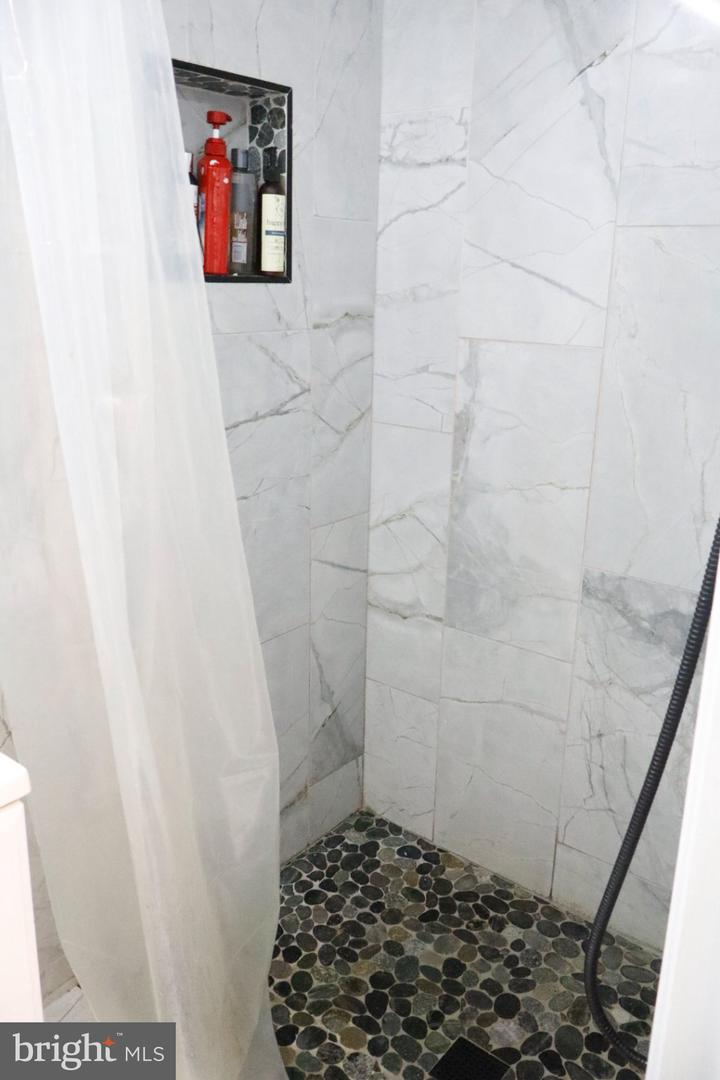 17721 Topfield Dr #5-a Property Photo 23