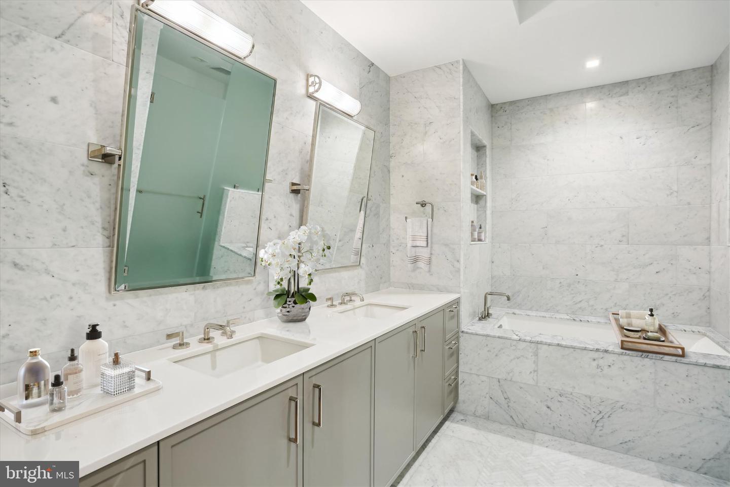 8551 Connecticut Ave #301 Property Photo 6