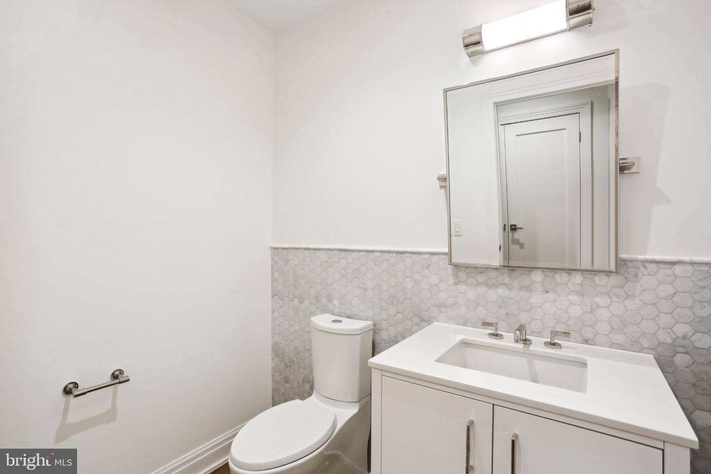 8551 Connecticut Ave #301 Property Photo 8