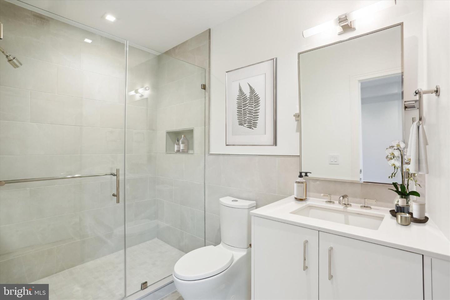 8551 Connecticut Ave #301 Property Photo 10