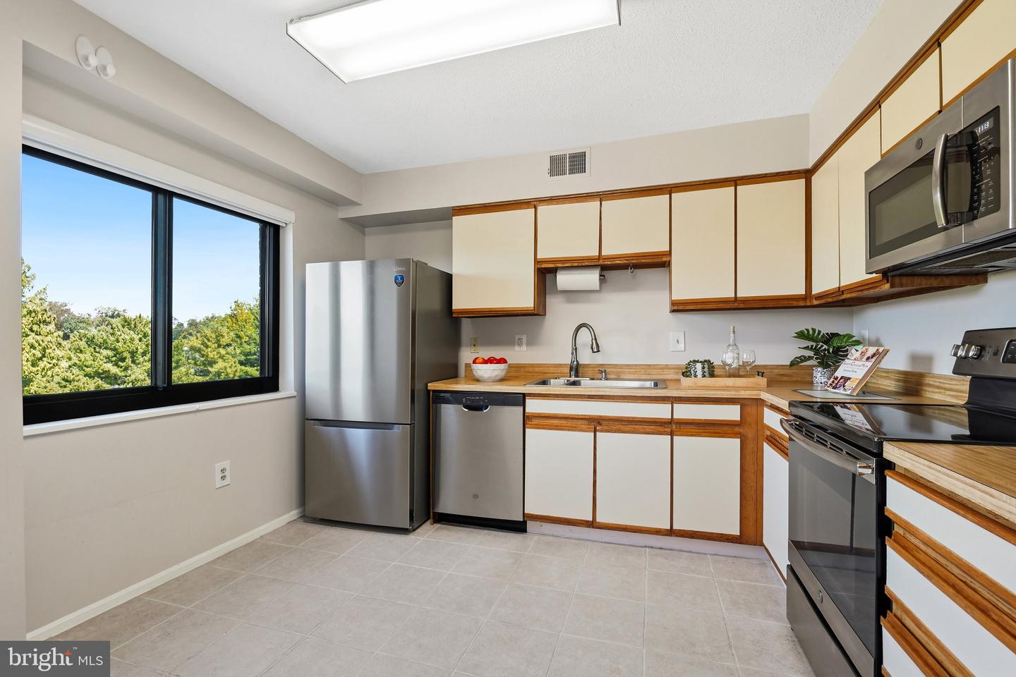 3330 N Leisure World Blvd #5-422 Property Photo 14