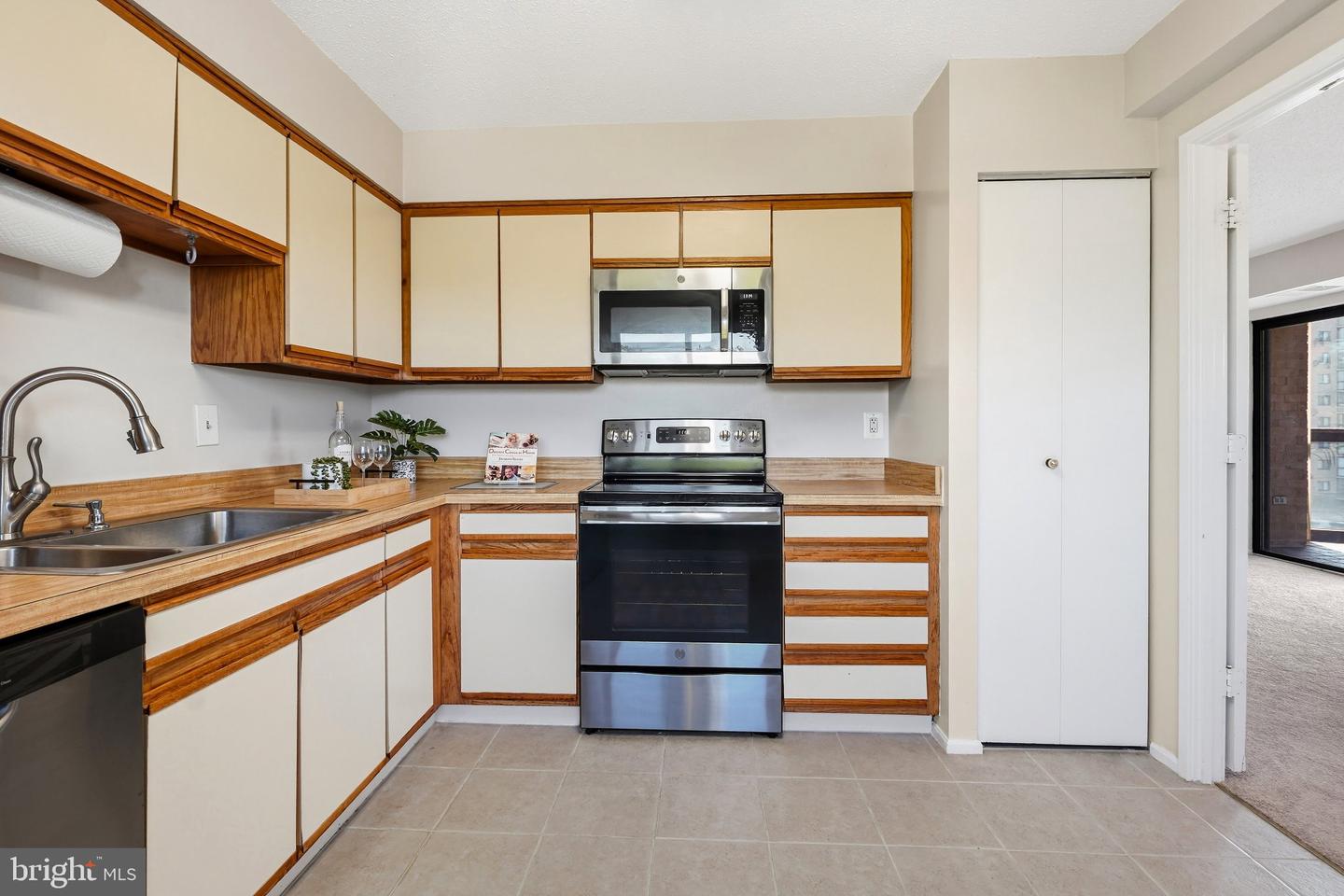 3330 N Leisure World Blvd #5-422 Property Photo 16