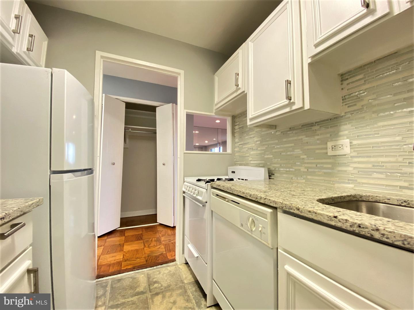 1900 Lyttonsville Rd #1103 Property Photo 15