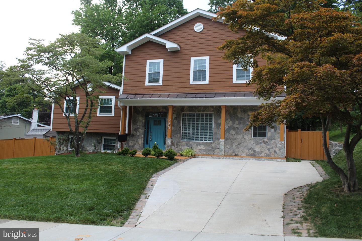753 Beall Ave Property Photo 1