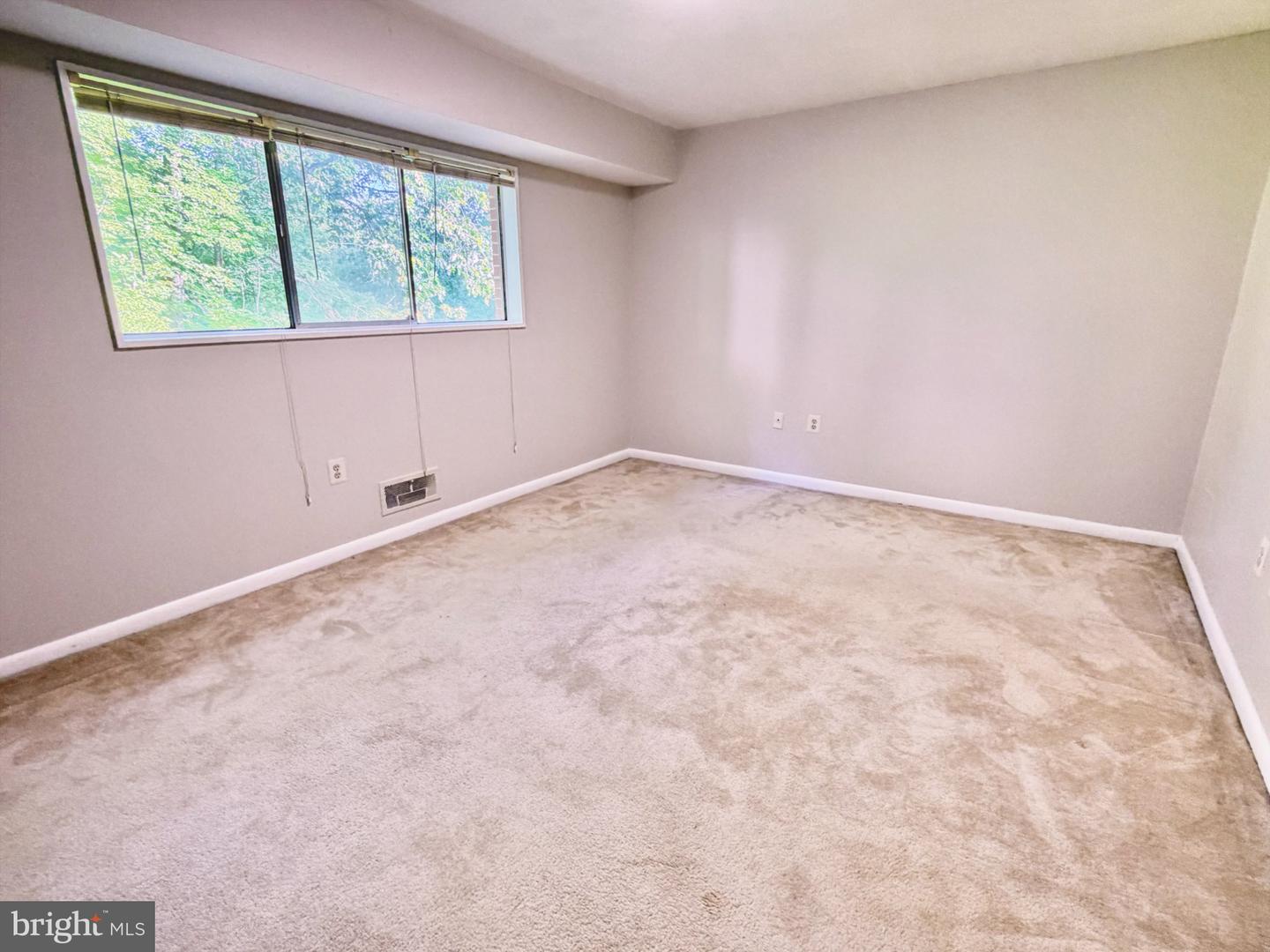 10687 Weymouth St #103 Property Photo 7