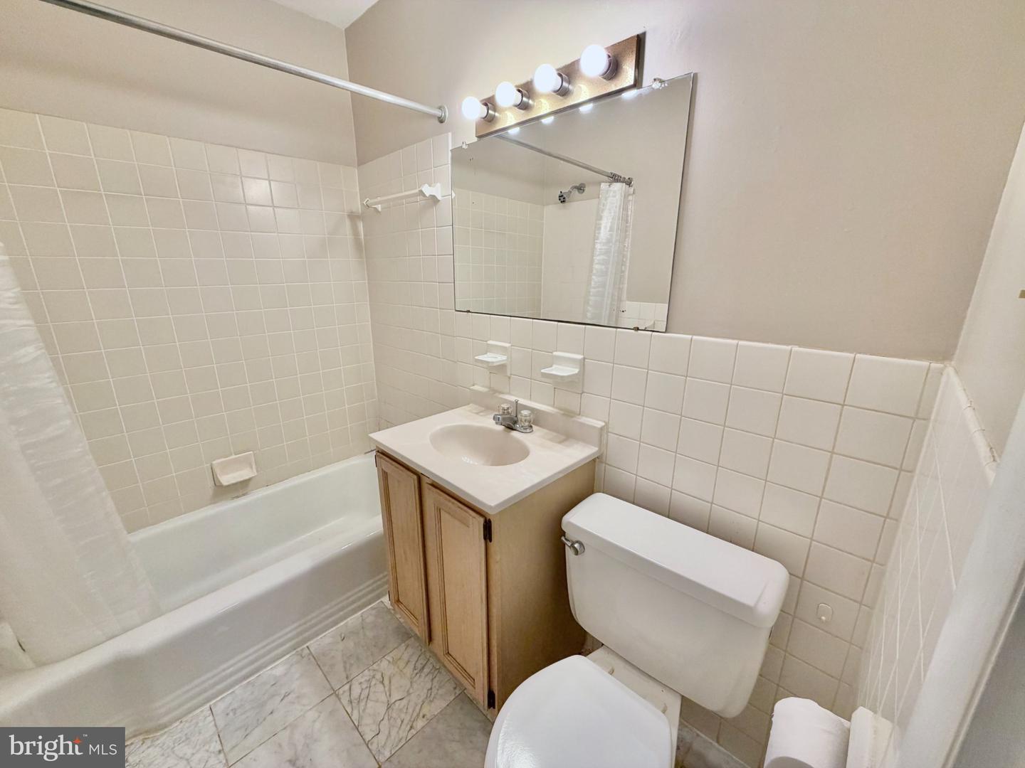 10687 Weymouth St #103 Property Photo 8