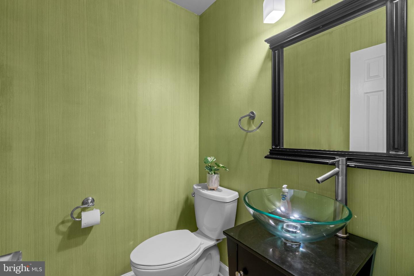 8107 Hallmark Pl E Property Photo 14