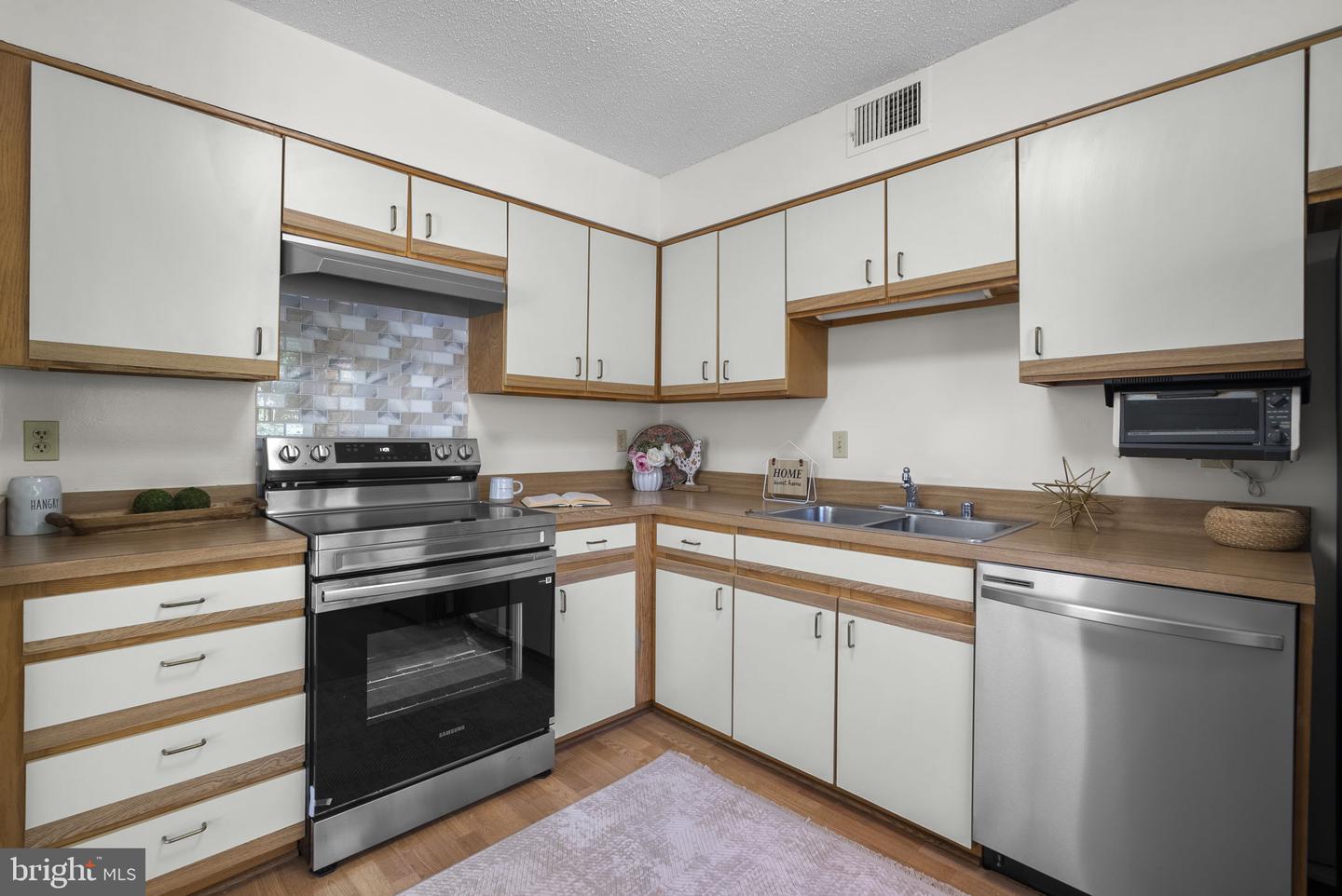 15115 Interlachen Dr #3-225 Property Photo 13