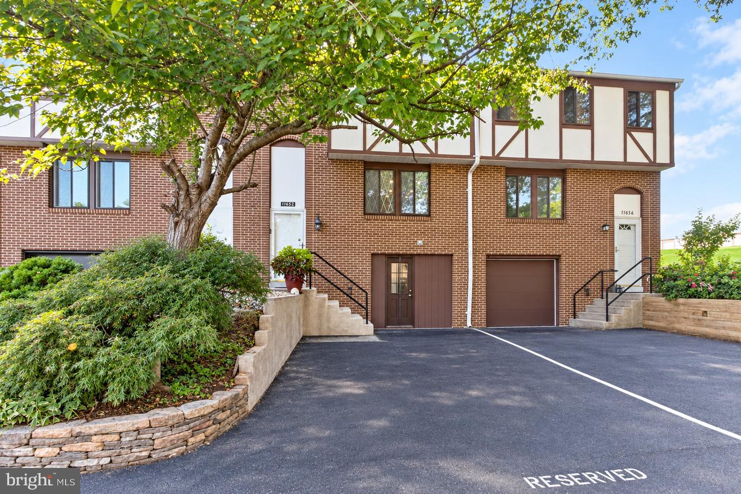 11652 BEDFORD CT Property Photo 1