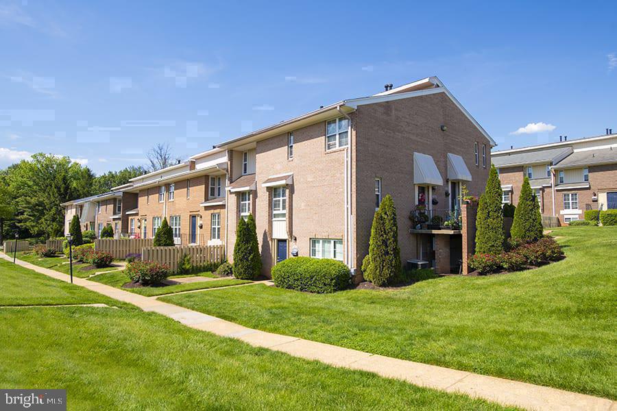 1699 Yale Pl #517 Property Photo 3