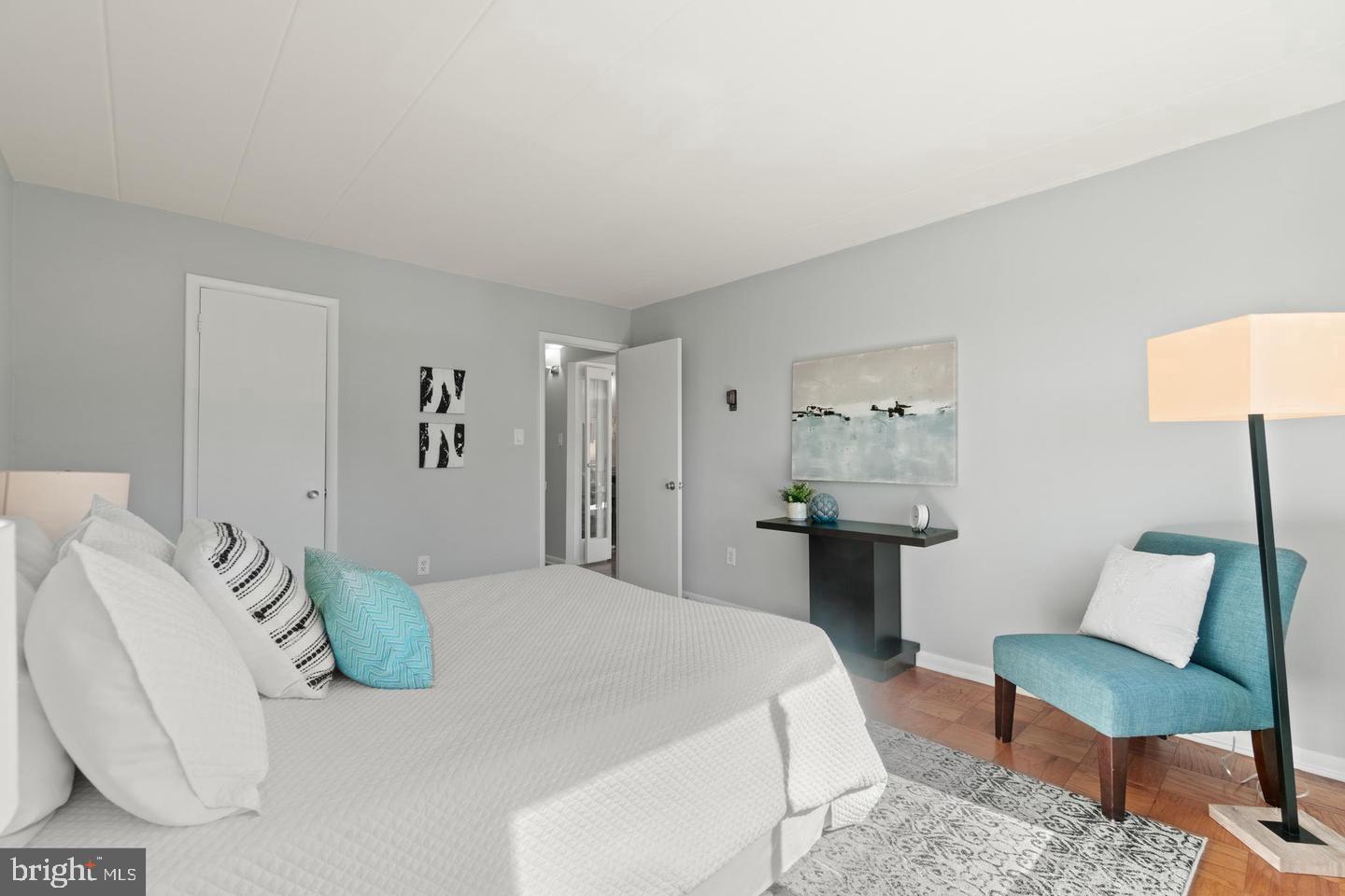 4800 Chevy Chase Dr #308 Property Photo 6