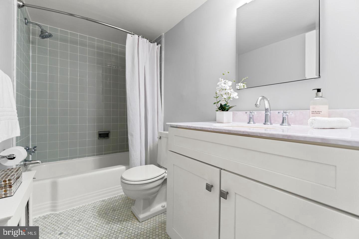 4800 Chevy Chase Dr #308 Property Photo 8