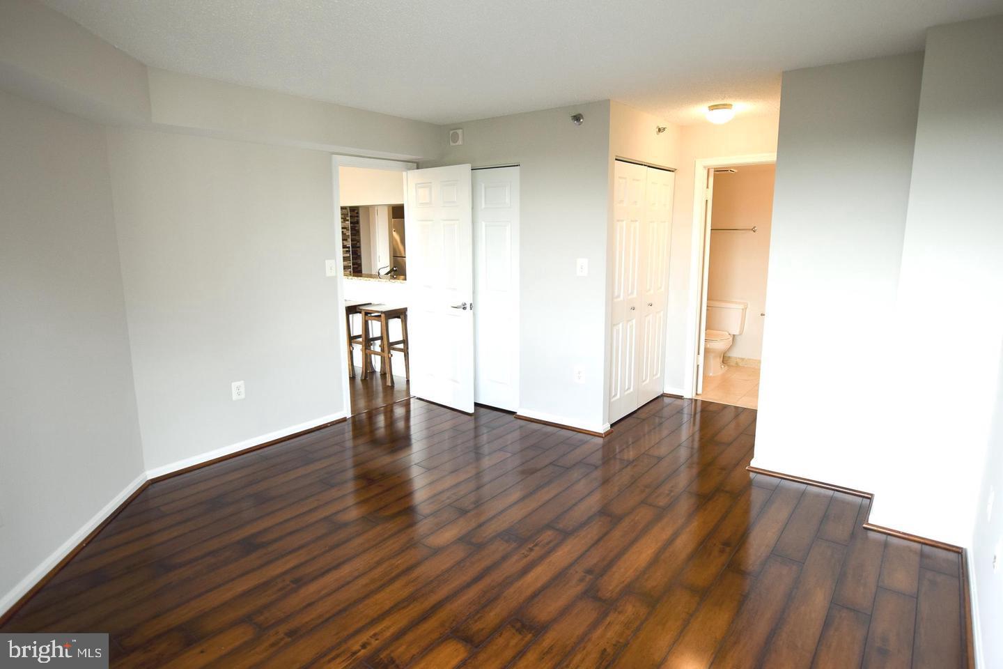 10101 Grosvenor Pl #815 Property Photo 8