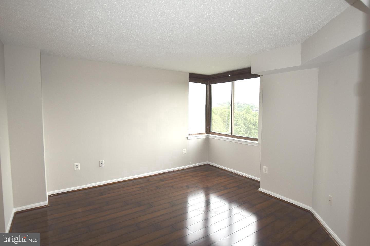 10101 Grosvenor Pl #815 Property Photo 9