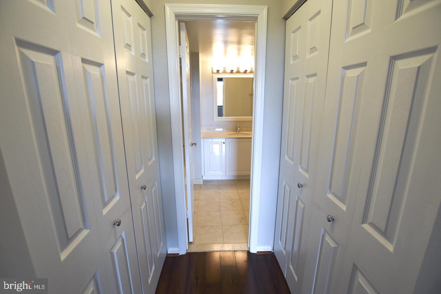 10101 Grosvenor Pl #815 Property Photo 10