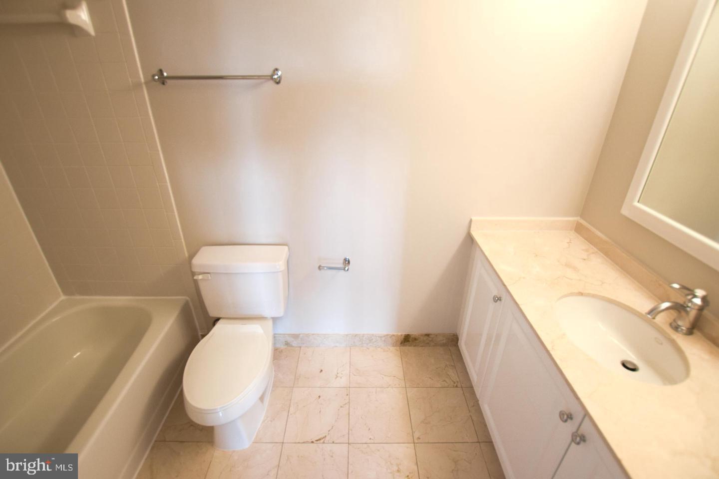 10101 Grosvenor Pl #815 Property Photo 11