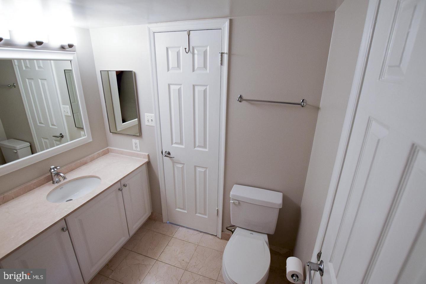10101 Grosvenor Pl #815 Property Photo 13