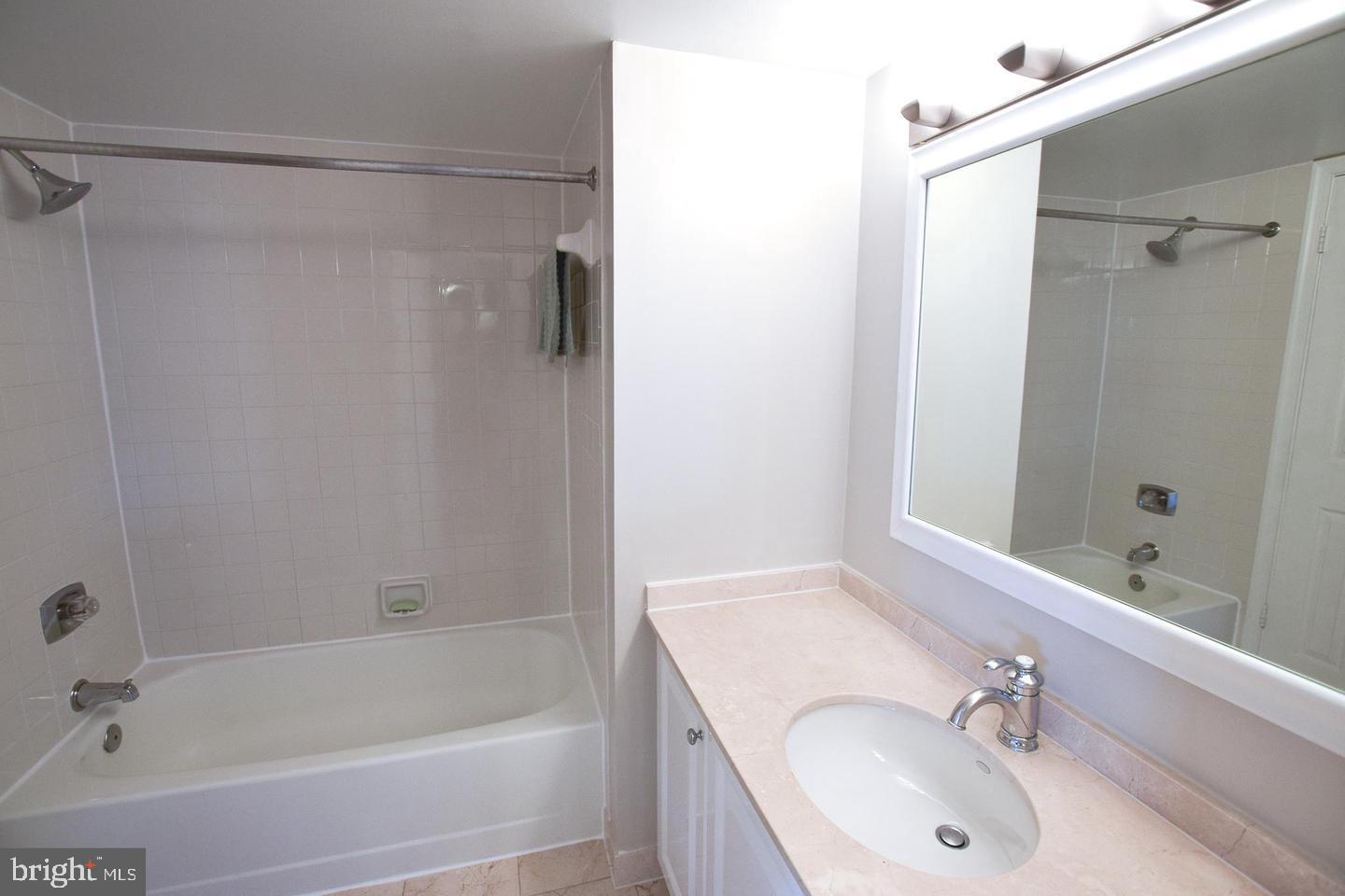 10101 Grosvenor Pl #815 Property Photo 14