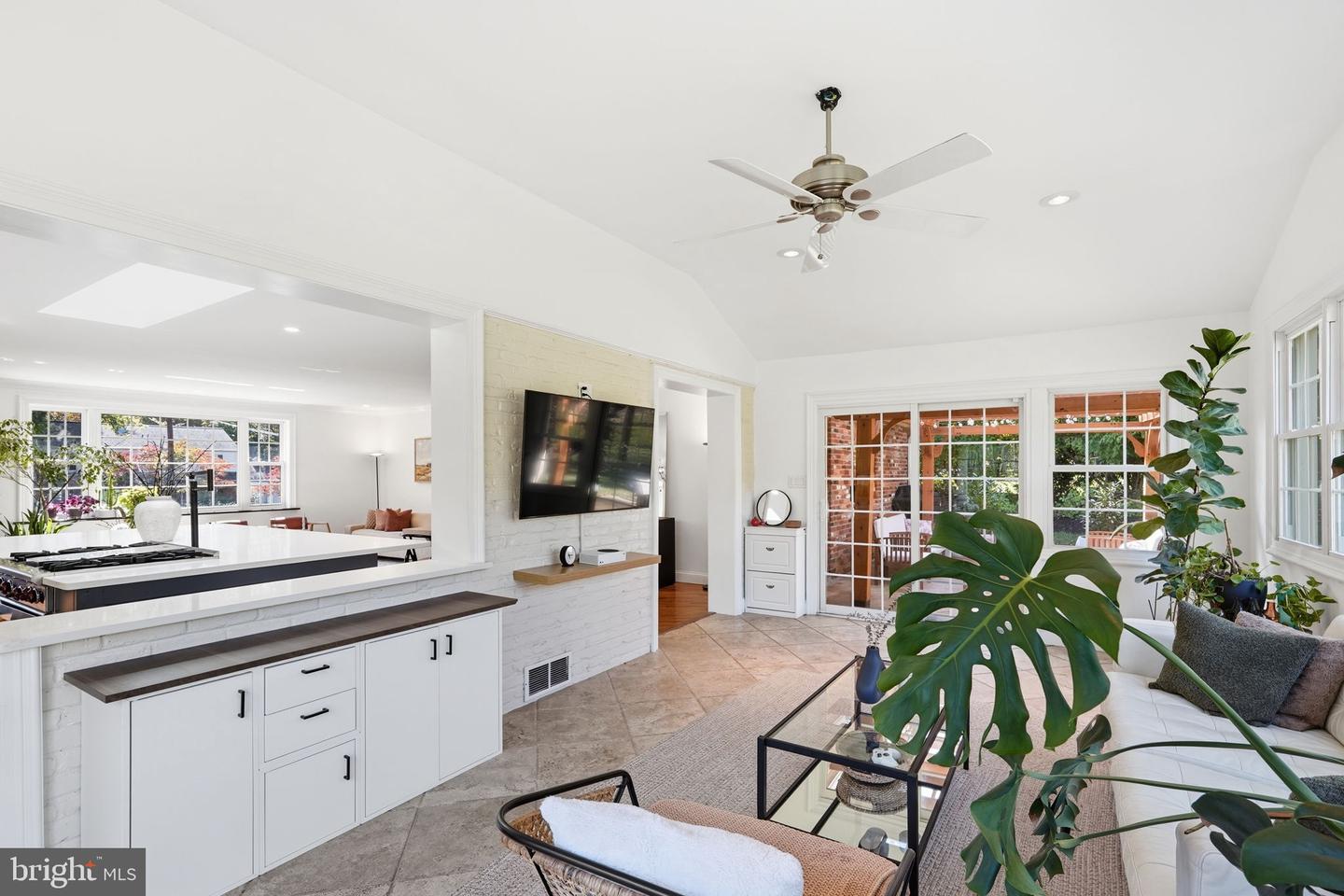 7603 Shadywood Rd Property Photo 10