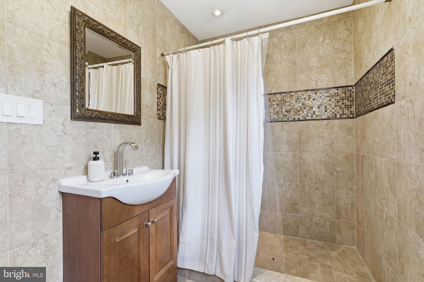 7603 Shadywood Rd Property Photo 20