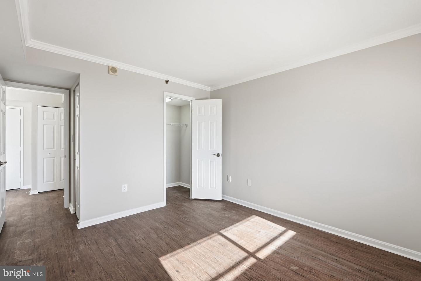 10101 Grosvenor Pl #1219 Property Photo 12