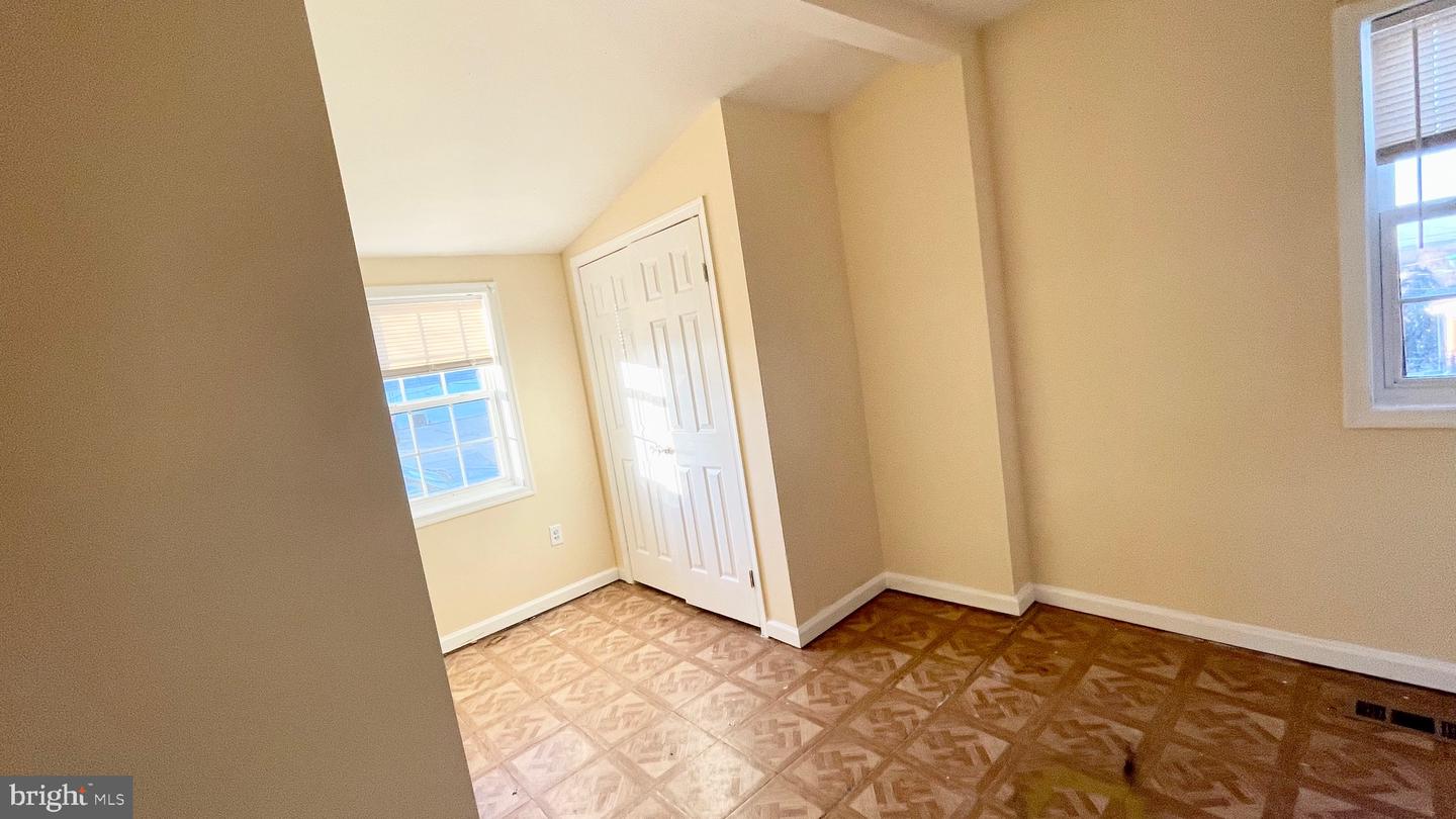 1130 Glacier Ave Property Photo 4