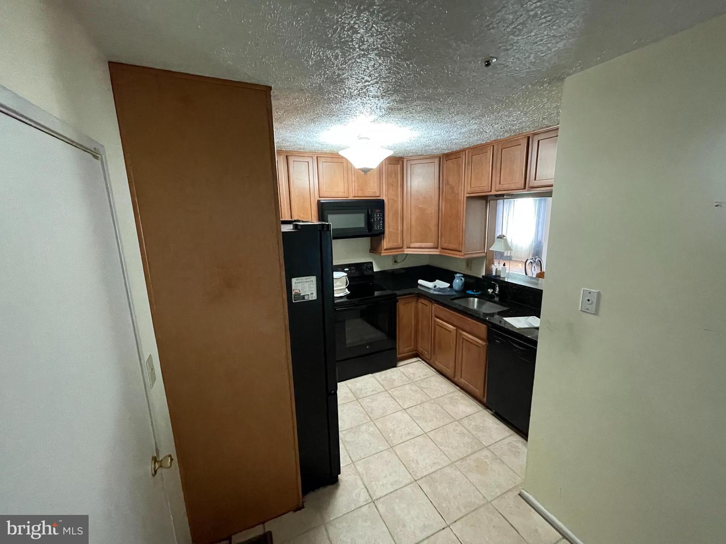 4668 Winterberry Ln Property Photo 8