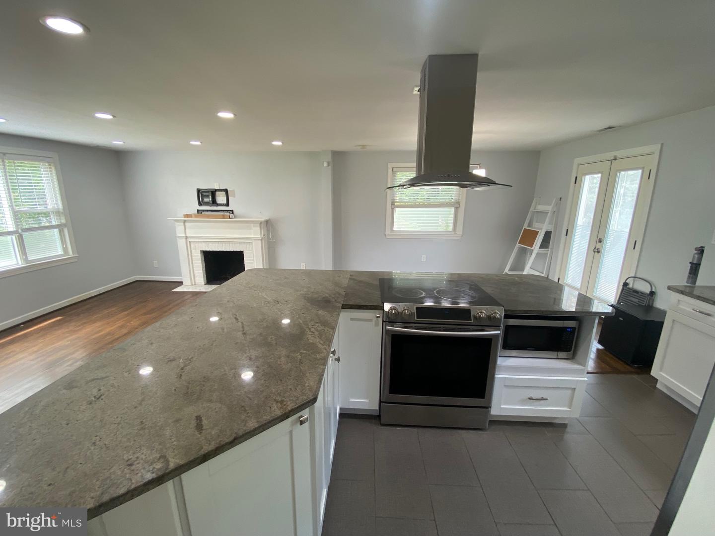 1100 Broadview Rd Property Photo 12