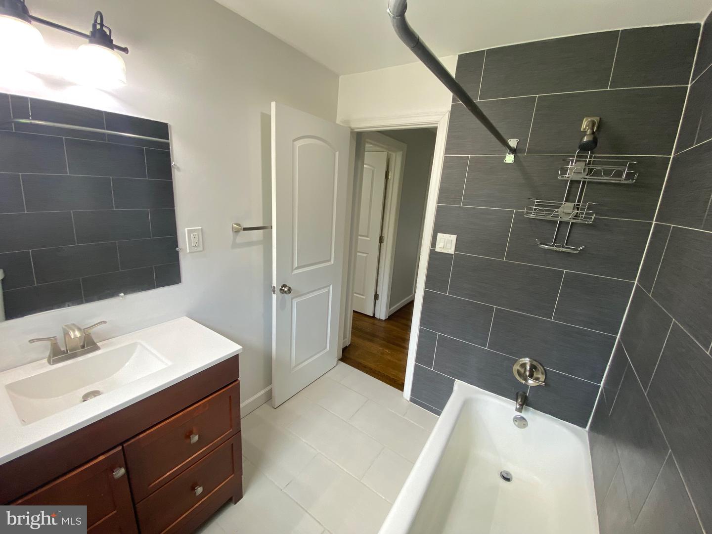 1100 Broadview Rd Property Photo 15