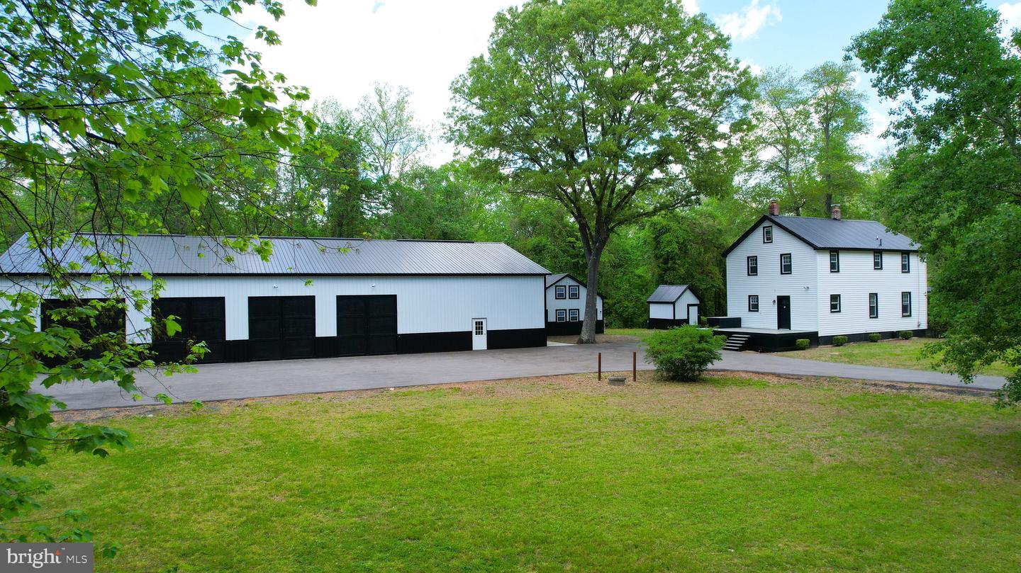 8067 Croom Rd Property Photo